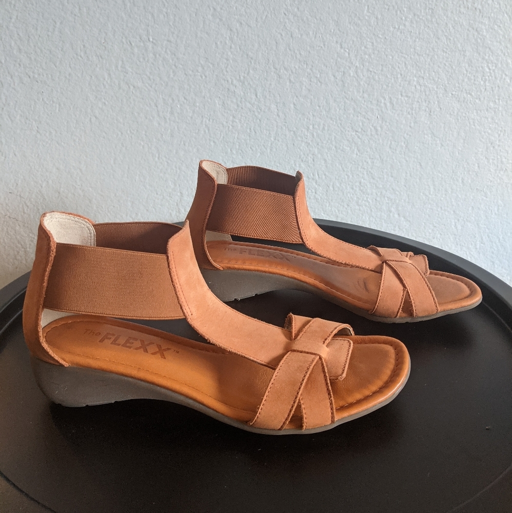 The Flexx Sandal in Coral